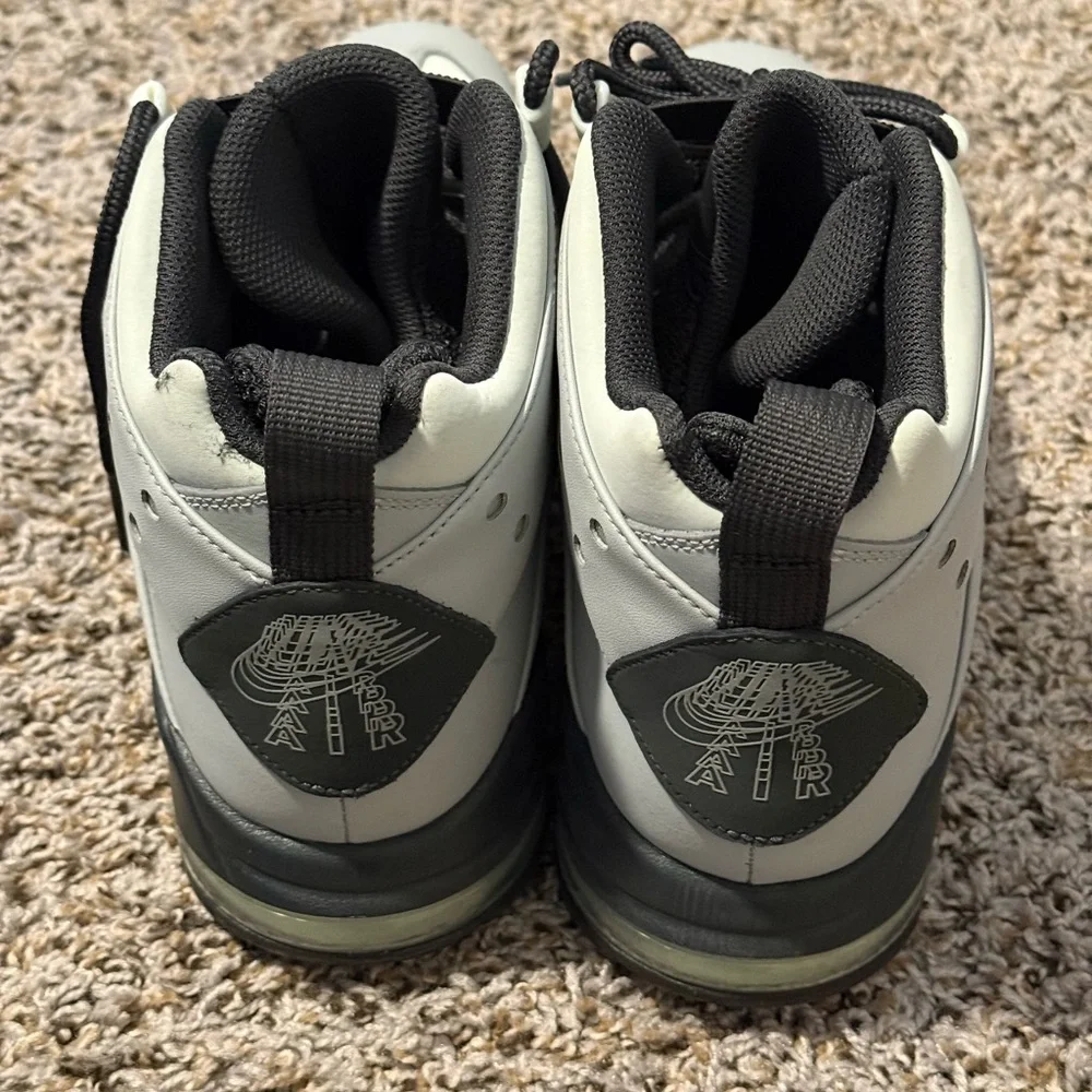 Nike Men’s Black and Gray Shoes - Picture 4 of 10